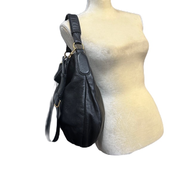 EUC Marc Jacobs Black Pebble Leather Hobo/crossbody Bag With Long Strap - Picture 3 of 10